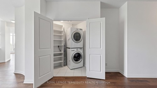 2205-15 Windermere Avenue, Toronto, ON - Indoor Photo Showing Laundry Room