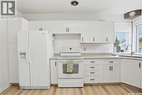 1011 Taylor Street E, Saskatoon, SK - Indoor Photo Showing Kitchen