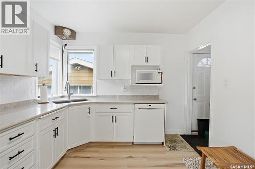 1011 Taylor Street E, Saskatoon, SK - Indoor Photo Showing Kitchen