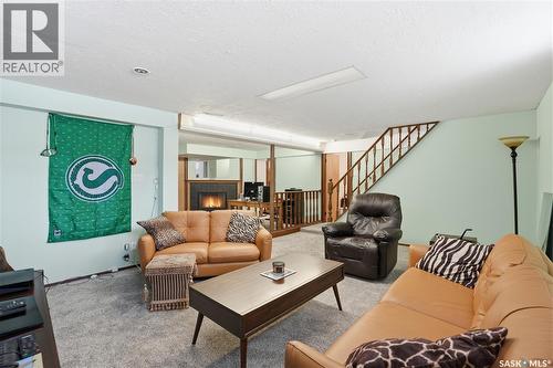 1011 Taylor Street E, Saskatoon, SK - Indoor Photo Showing Living Room