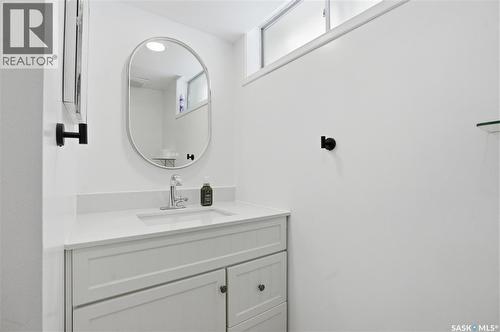 1011 Taylor Street E, Saskatoon, SK - Indoor Photo Showing Bathroom