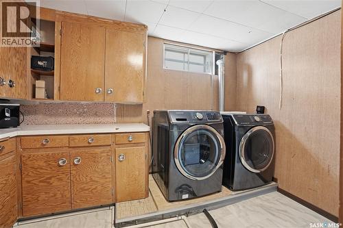 1011 Taylor Street E, Saskatoon, SK - Indoor Photo Showing Laundry Room