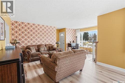 1011 Taylor Street E, Saskatoon, SK - Indoor Photo Showing Living Room