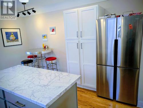 Kitchen island - 7 Cornwall Heights, St. John'S, NL - Indoor