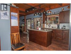 Kitchen with island - 