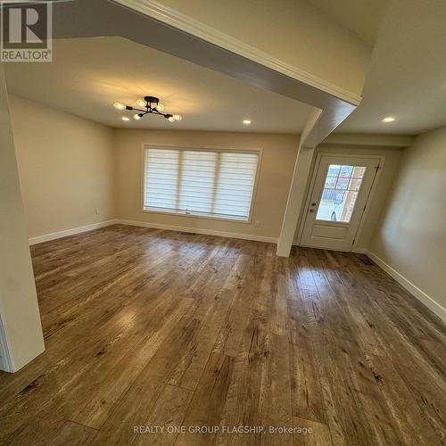 111 Higginbotham Crescent, Milton, ON - Indoor Photo Showing Other Room