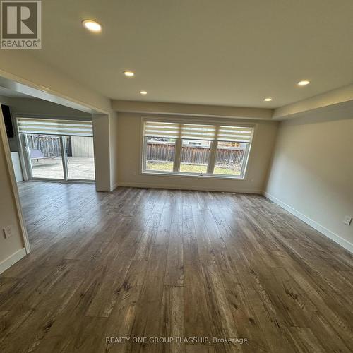 111 Higginbotham Crescent, Milton, ON - Indoor Photo Showing Other Room