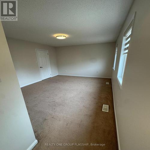 111 Higginbotham Crescent, Milton, ON - Indoor Photo Showing Other Room