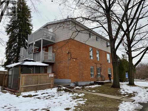 37 Bond Street S, Hamilton, ON - Outdoor