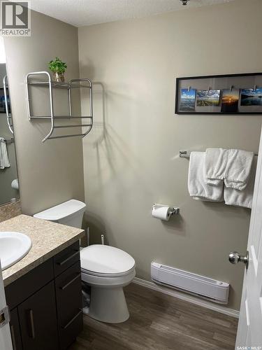 3 1250 Aaro Avenue, Elbow, SK - Indoor Photo Showing Bathroom