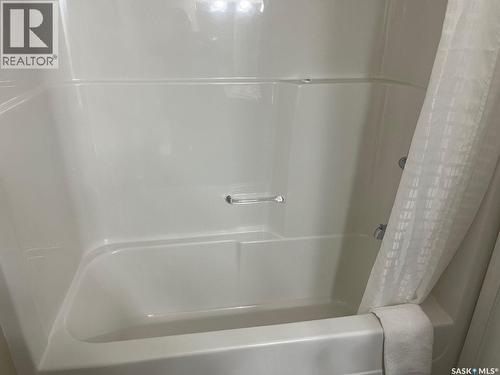 3 1250 Aaro Avenue, Elbow, SK - Indoor Photo Showing Bathroom