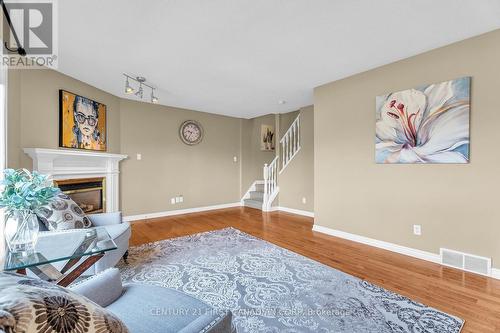 1836 Haycock Place, London North (North R), ON - Indoor Photo Showing Living Room With Fireplace
