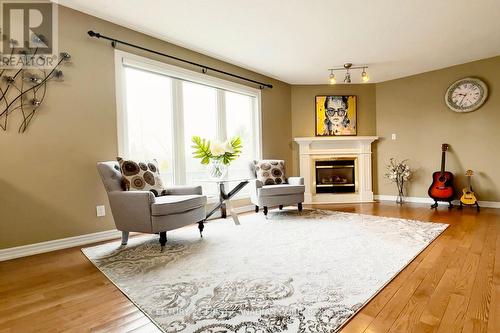 1836 Haycock Place, London North (North R), ON - Indoor Photo Showing Living Room With Fireplace