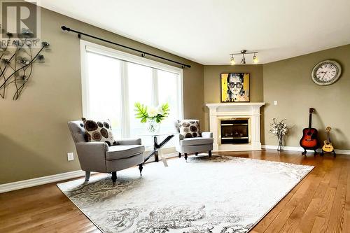 1836 Haycock Place, London North (North R), ON - Indoor Photo Showing Living Room With Fireplace