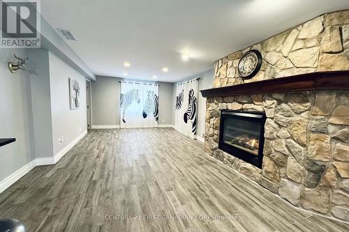1836 Haycock Place, London North (North R), ON - Indoor Photo Showing Living Room With Fireplace