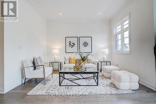 4199 Major Mackenzie Drive E, Markham, ON - Indoor Photo Showing Living Room