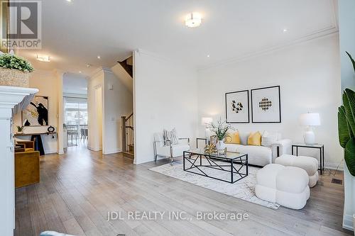 4199 Major Mackenzie Drive E, Markham, ON - Indoor Photo Showing Living Room