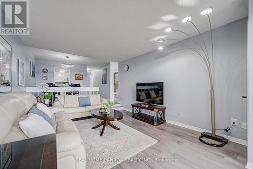 708 - 1359 White Oaks Boulevard, Oakville, ON - Indoor Photo Showing Living Room