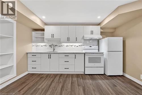 4 Beasley Grove, Ancaster, ON - Indoor Photo Showing Kitchen