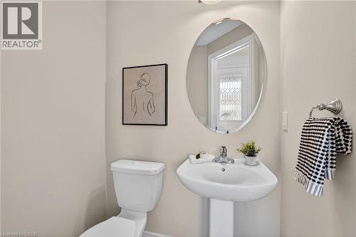 4 Beasley Grove, Ancaster, ON - Indoor Photo Showing Bathroom