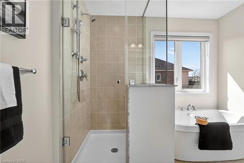 4 Beasley Grove, Ancaster, ON - Indoor Photo Showing Bathroom