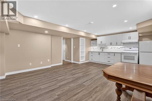 4 Beasley Grove, Ancaster, ON - Indoor Photo Showing Kitchen