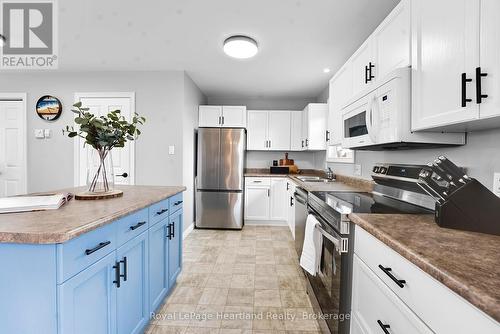 25 Lee Crescent, Goderich (Goderich (Town)), ON - Indoor Photo Showing Kitchen