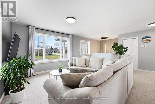 25 Lee Crescent, Goderich (Goderich (Town)), ON - Indoor Photo Showing Living Room