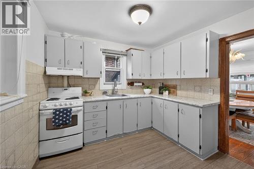 144 Hunter Street W, Hamilton, ON - Indoor Photo Showing Kitchen