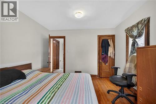 144 Hunter Street W, Hamilton, ON - Indoor Photo Showing Bedroom