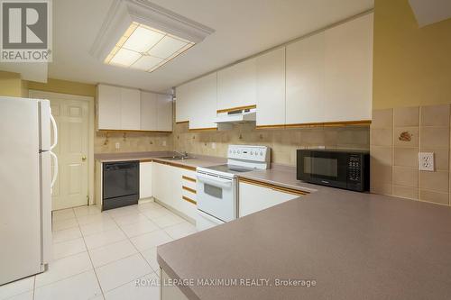 14 Mustang Road, Vaughan, ON - Indoor Photo Showing Kitchen