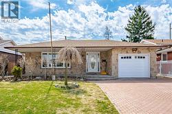 39 DARLINGTON Drive  Hamilton, ON L9C 2L8