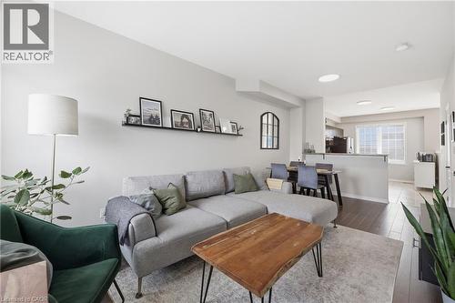 170 Dewitt Road Unit# 6, Hamilton, ON - Indoor Photo Showing Living Room