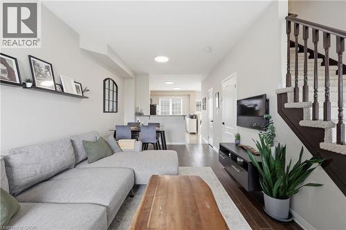 170 Dewitt Road Unit# 6, Hamilton, ON - Indoor Photo Showing Living Room