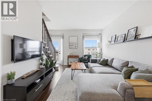 170 Dewitt Road Unit# 6, Hamilton, ON - Indoor Photo Showing Living Room
