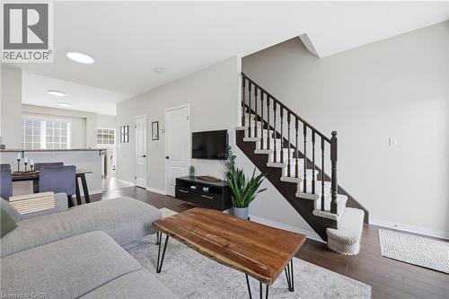 170 Dewitt Road Unit# 6, Hamilton, ON - Indoor Photo Showing Living Room