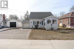 19 ORCHARD DRIVE Belleville (Belleville Ward), ON K8P 2K2