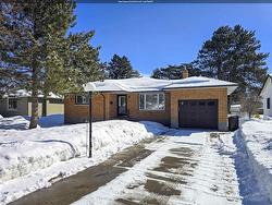 708 Linwood Crescent Thunder Bay, ON P7E 2R8