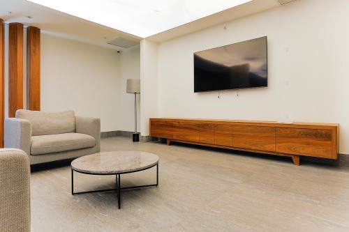 Salle communautaire - 211-1200 Rue Crescent, Montréal (Ville-Marie), QC - Indoor Photo Showing Living Room