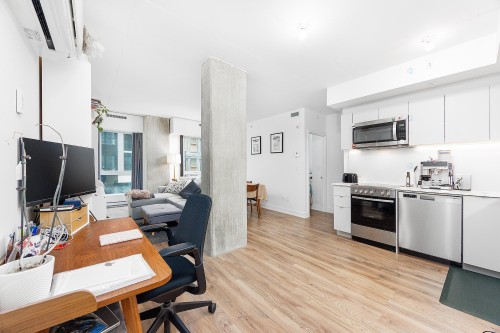 Salle familiale - 211-1200 Rue Crescent, Montréal (Ville-Marie), QC - Indoor Photo Showing Kitchen