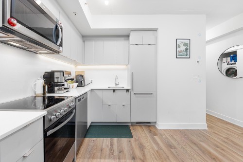 Cuisine - 211-1200 Rue Crescent, Montréal (Ville-Marie), QC - Indoor Photo Showing Kitchen