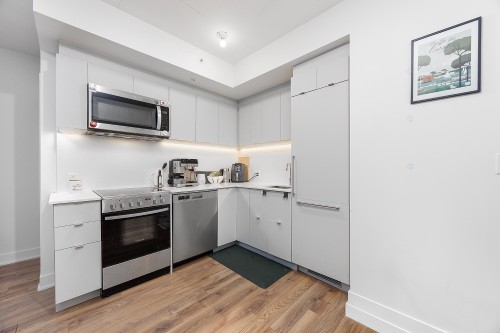 Cuisine - 211-1200 Rue Crescent, Montréal (Ville-Marie), QC - Indoor Photo Showing Kitchen