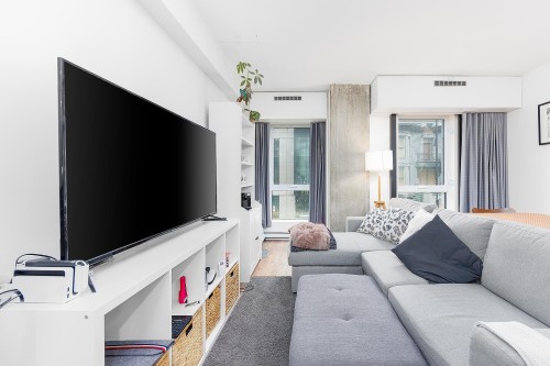 Salon - 211-1200 Rue Crescent, Montréal (Ville-Marie), QC - Indoor Photo Showing Living Room