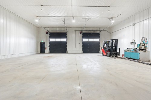Interior - 307 Rue Du Camionneur, Saint-Isidore, QC - Indoor Photo Showing Garage