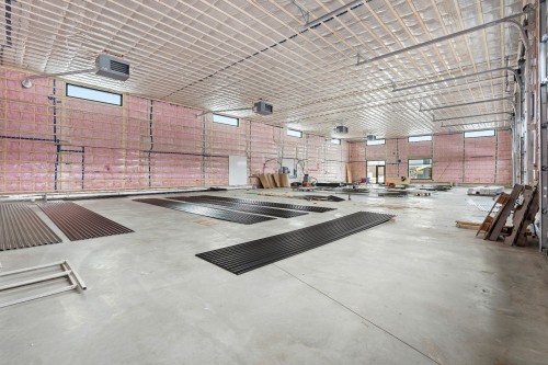 Intérieur - 305 Rue Du Camionneur, Saint-Isidore, QC - Indoor Photo Showing Garage