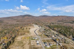 Rue des Rosiers  L'Ange-Gardien, QC G0A 2K0
