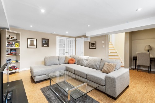 Salle familiale - 1 Rue Du Sphinx, Kirkland, QC - Indoor Photo Showing Living Room