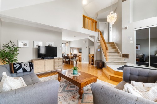 Salon - 1 Rue Du Sphinx, Kirkland, QC - Indoor Photo Showing Living Room