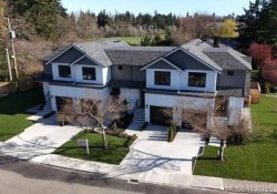 2-3513 Henderson Rd Oak Bay, BC V8R 3K5