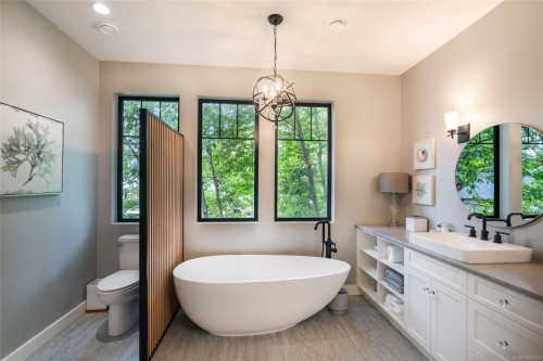 3943 Dillman Rd, Campbell River, BC 